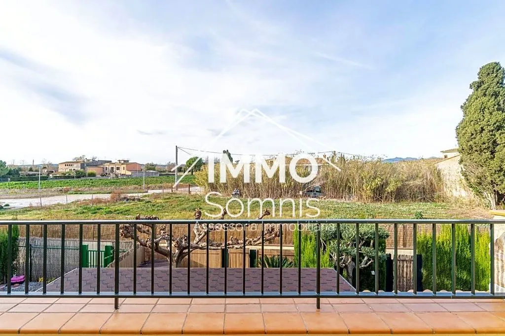 Terrazza - Townhouse with Pool in Torroella de Fluvià