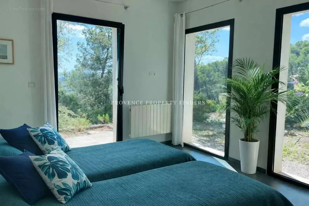 Chambres - Villa Contemporaine avec Vue Panoramique à Lorgues