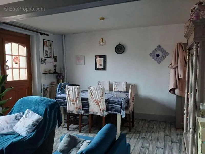 Söögituba - Spacious Townhouse with Mountain View in Thiers