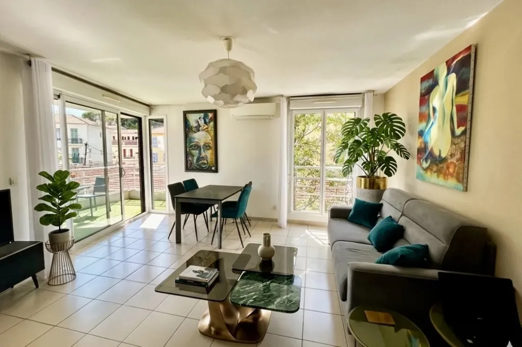 Elutuba - 3-Bed Apartment with Terrace in Nice