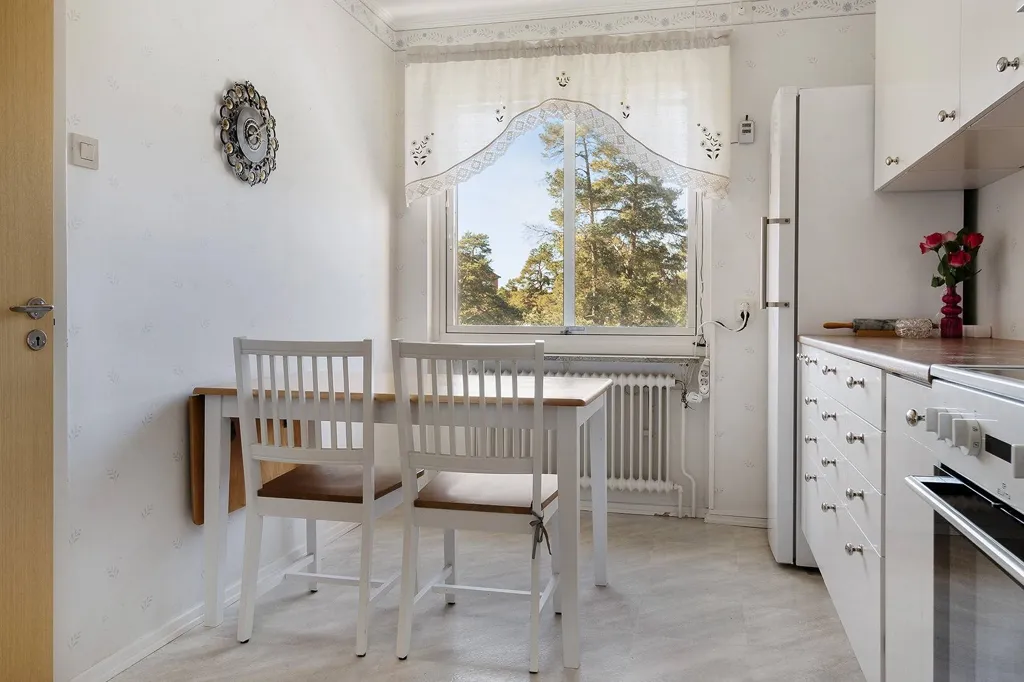 Köök - Apartment with Balcony in Stavre, Trollhättan