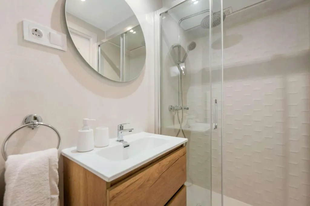 Salles de bain - 1-Bedroom Apartment with Pool in Benalmádena