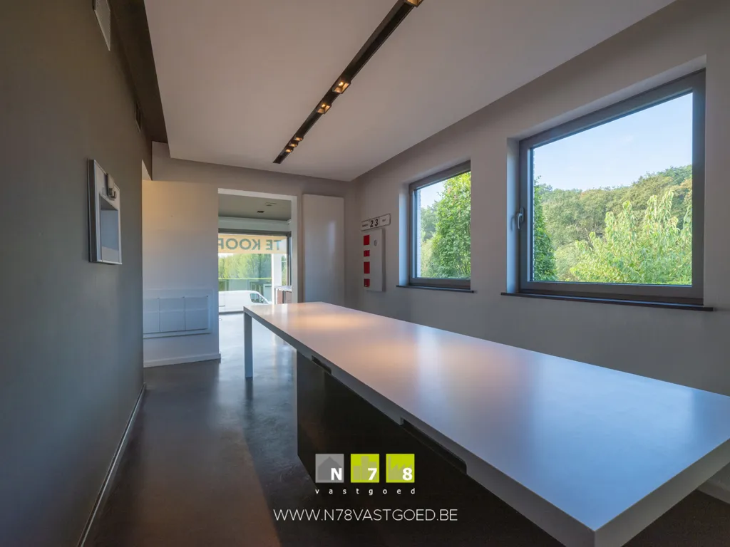 Bureau - Villa Moderne avec Appartement et Garage à Dilsen