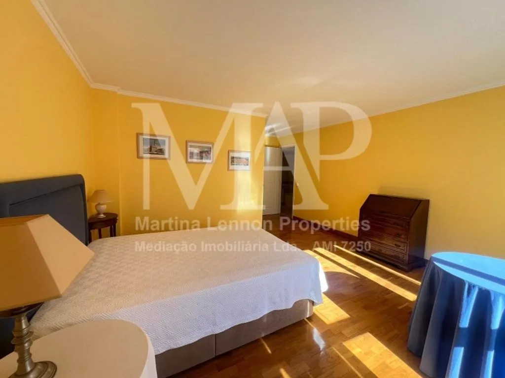 Bedrooms - 3-Bedroom Apartment with Parking in Lisbon