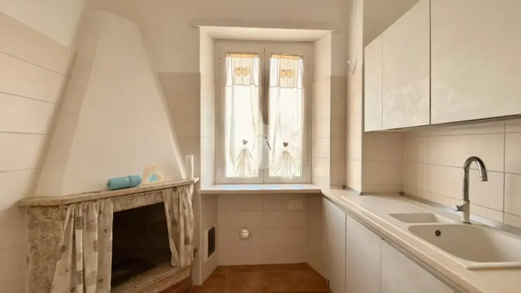 Kitchen - Ristruttured Apartment with Balcony in Rome