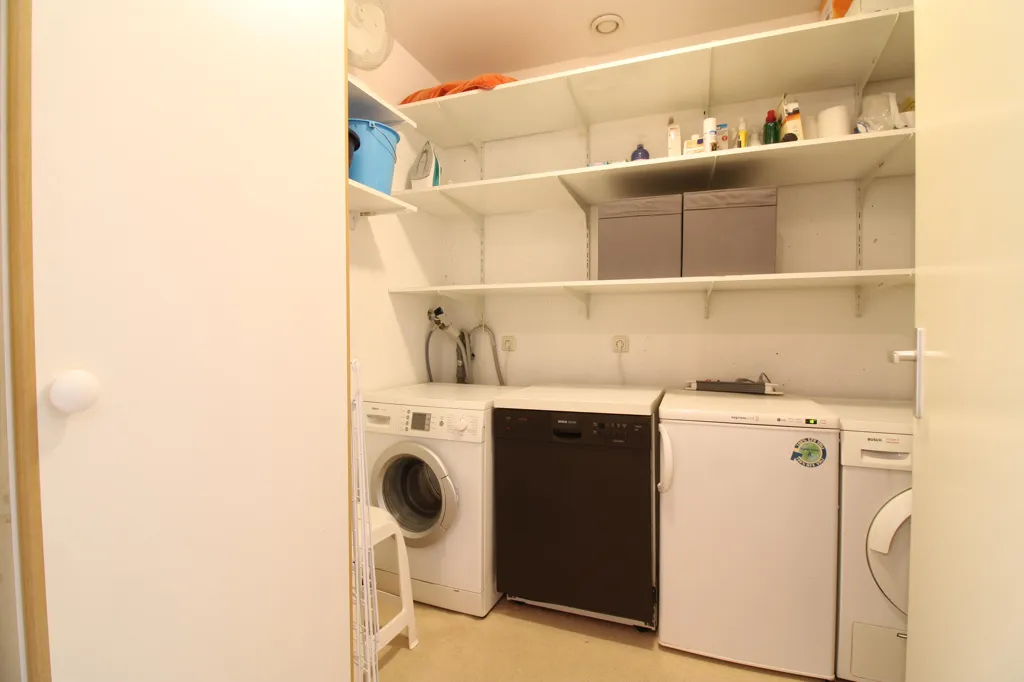 Buanderie - 3-Bedroom Apartment with Wilhelminaplein View in Eindhoven