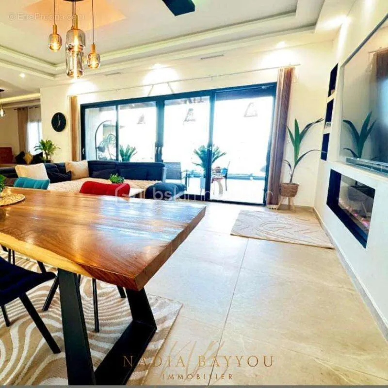 Dining Room - Contemporary Villa with Panoramic View in Exclusive Setting