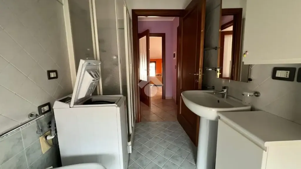 Salles de bain - 3-Bedroom Apartment with Garage in Revello