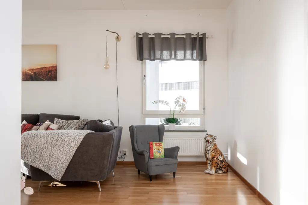 Living Room - Apartment with Balcony in Segeltorp, Stockholm