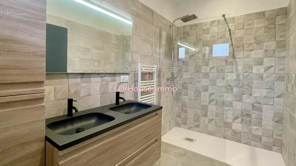 Salles de bain - Villa 4 Pièces avec Piscine à Murviel-lès-Beziers
