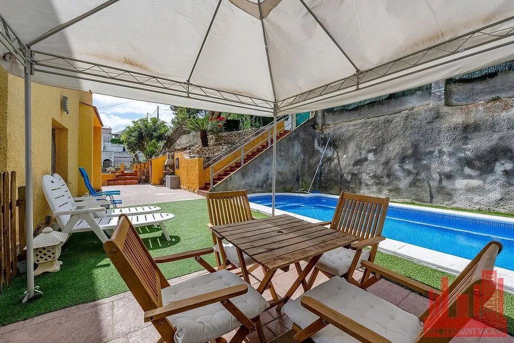 Bassein - Chalet with Pool in Vallirana