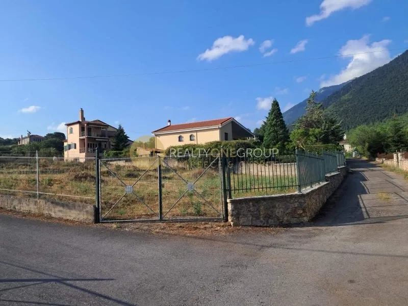 Jardin - Buildable Plot with Unobstructed Views in Levídi Centre