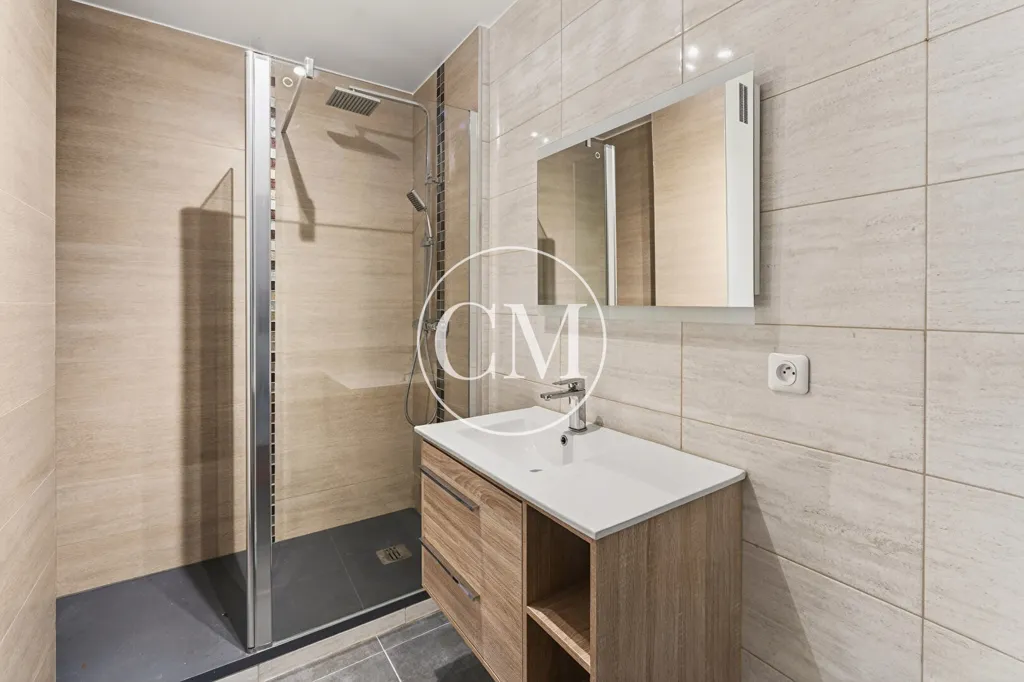 Salles de bain - Appartement Rénové avec Balcon à Buc