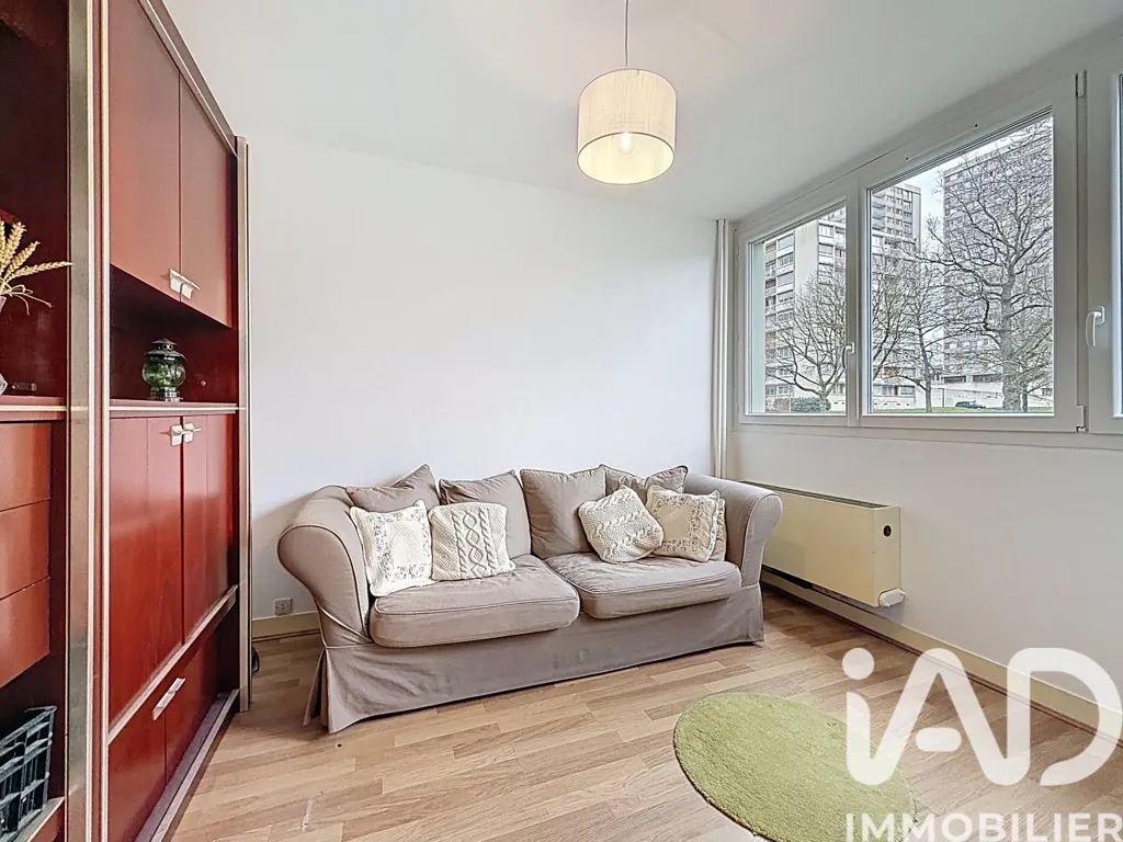 Living Room - Second Floor Flat with Park View in Limoges