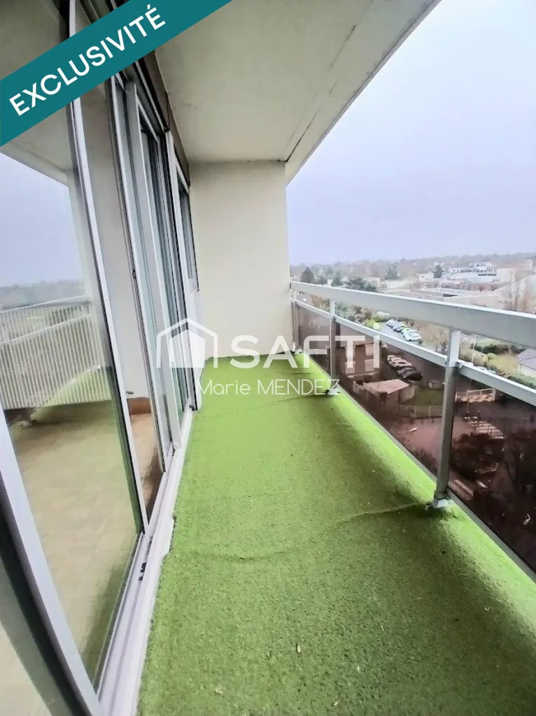Rõdu - Penthouse Flat with Panoramic View in Le Vésinet