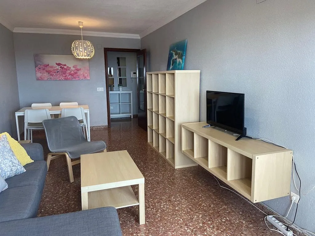 Student Flat with Balcony in Mestalla