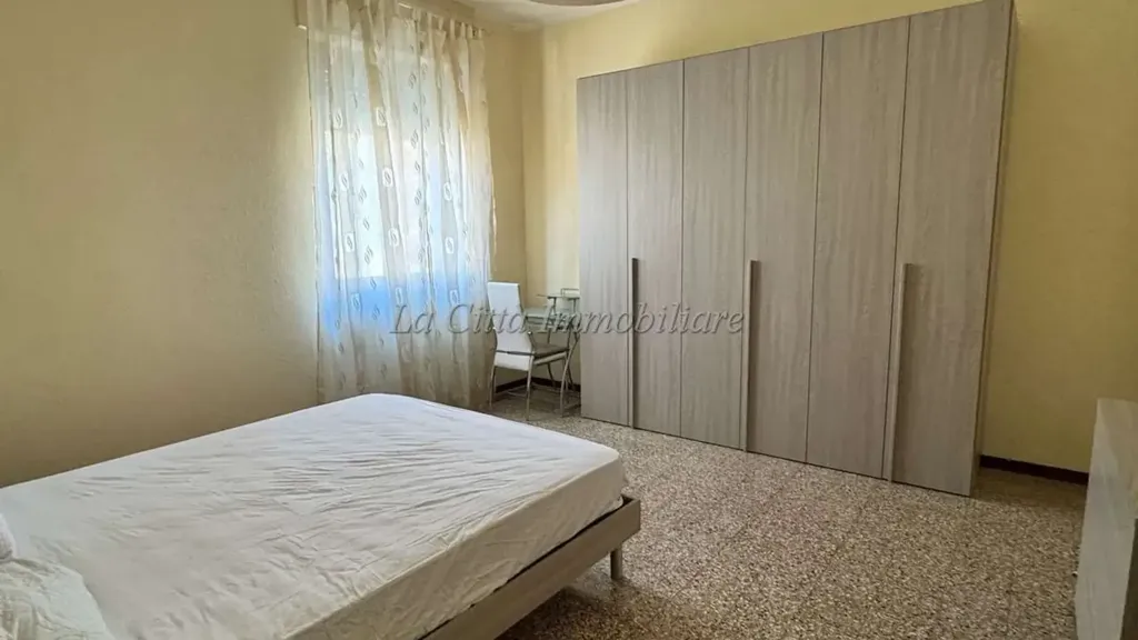Chambres - Armed Trilocale with Balcony in Novara