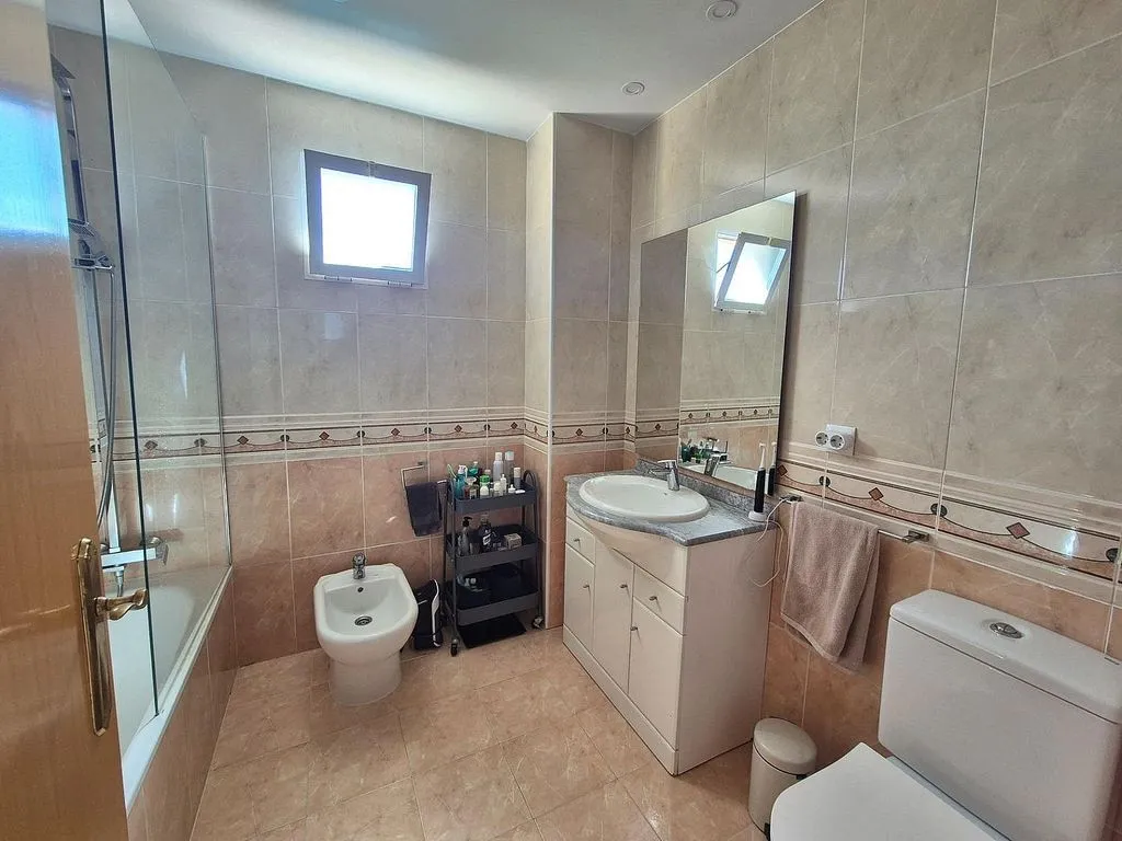 Baños - Ático duplex con terraza en Carrer de l'Estatut Valencià