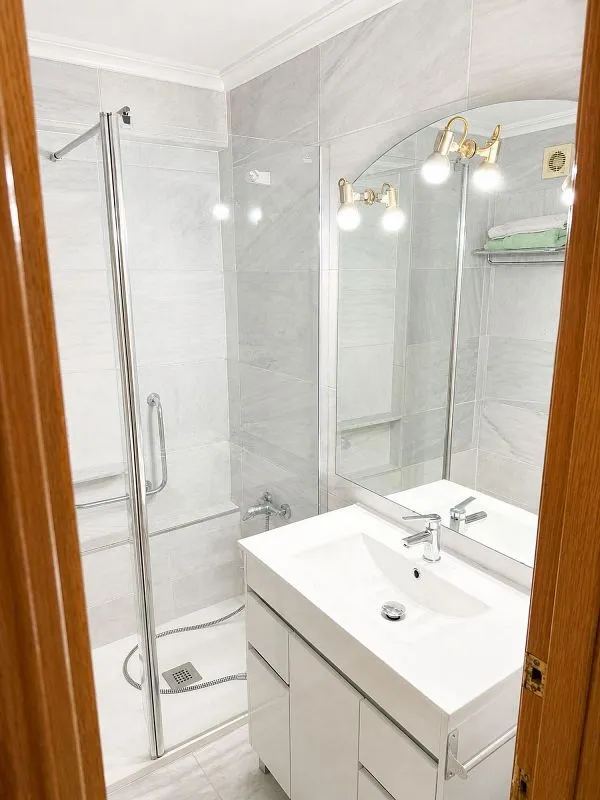 Vannitoad - Apartment with Sea View and Pool in Private Residence