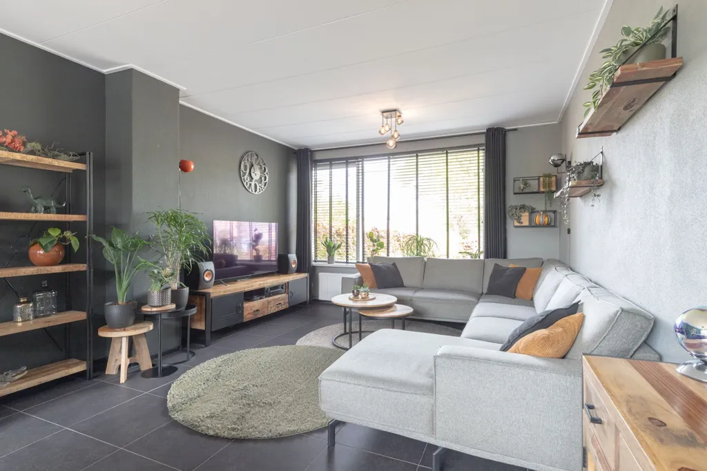 Elutuba - Half Duplex with Solar Panels in Central Location
