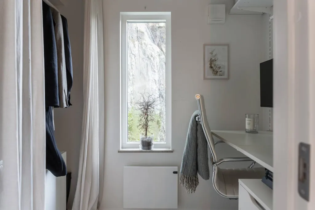 Bureau - Apartment with Balcony in Älvsjö, Stockholm