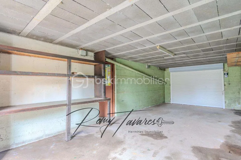 Garage - Maison rénovée avec jardin et sous-sol total à Nemours