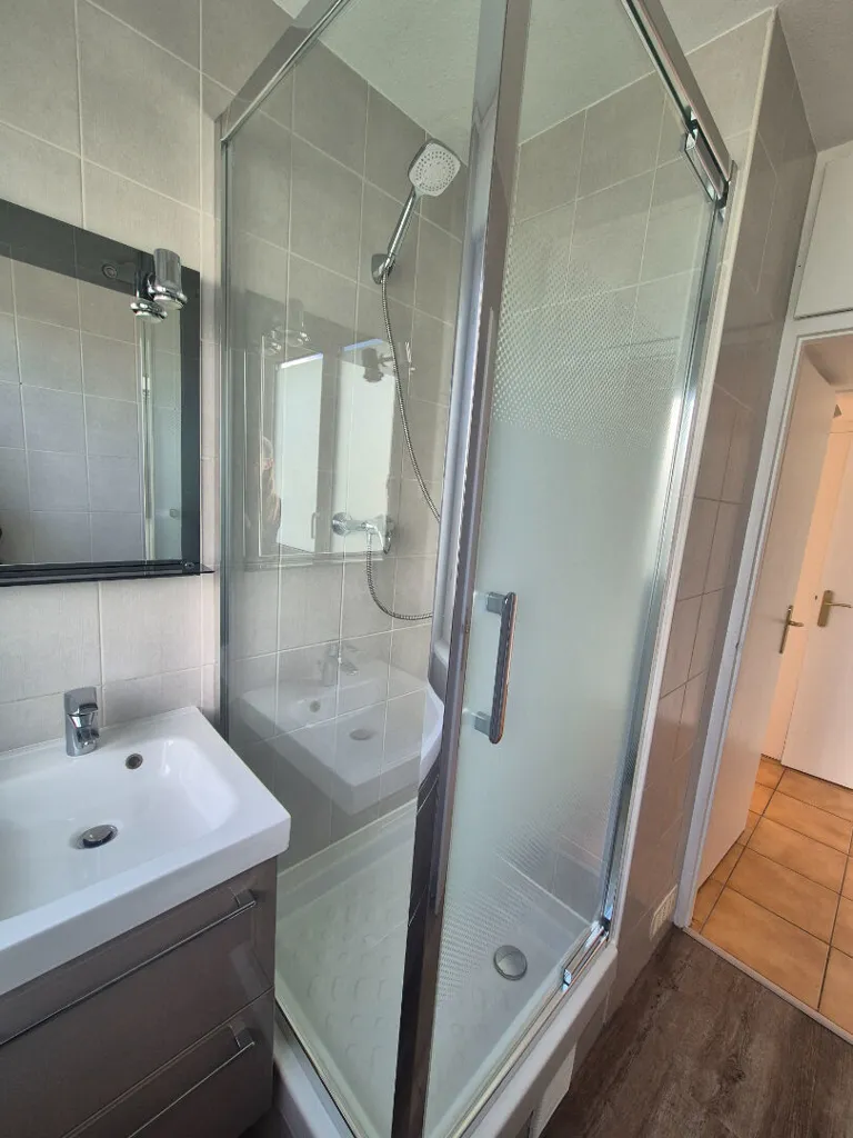 Vannitoad - Renovated Flat with Balcony in Massy