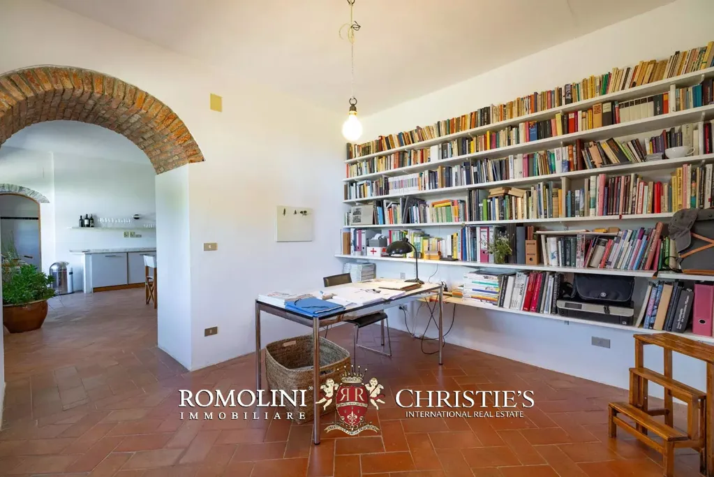Kabinet - Rustic Farmhouse with Panoramic Views in Chianti