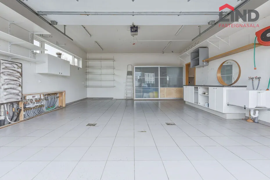Garaaž - House with Large Garage in Reykjavík