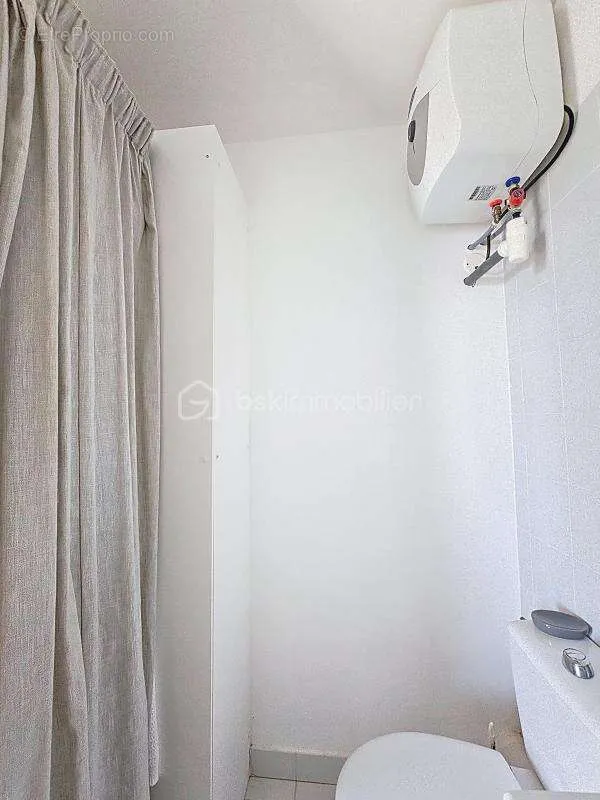 Bathrooms - Studio with Pool and Beach Access in Saint François