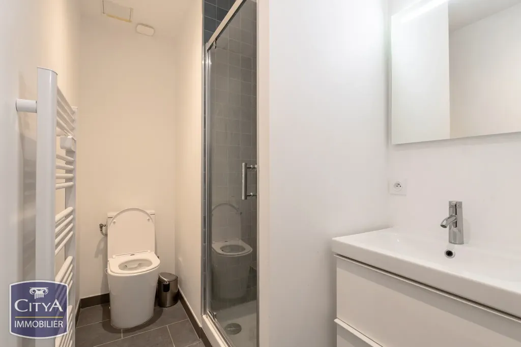 Salles de bain - Appartement 3 Chambres avec Séjour Lumineux à Lyon 7e