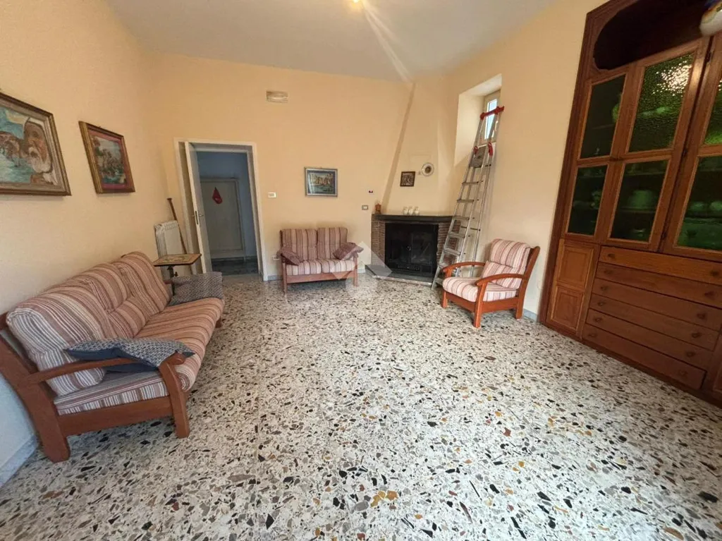 Elutuba - Characterful Apartment with Balcony in Lauro