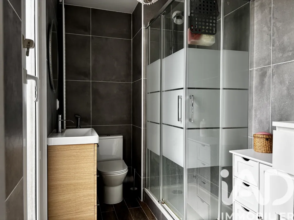 Salles de bain - Duplex avec Terrasse au Dernier Étage à Cergy