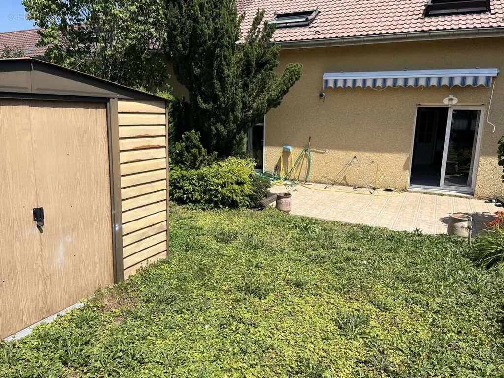 Jardin - Maison Calme avec Jardin à Audincourt