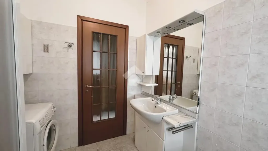 Salles de bain - Spacious Apartment with Balcony in Vimercate