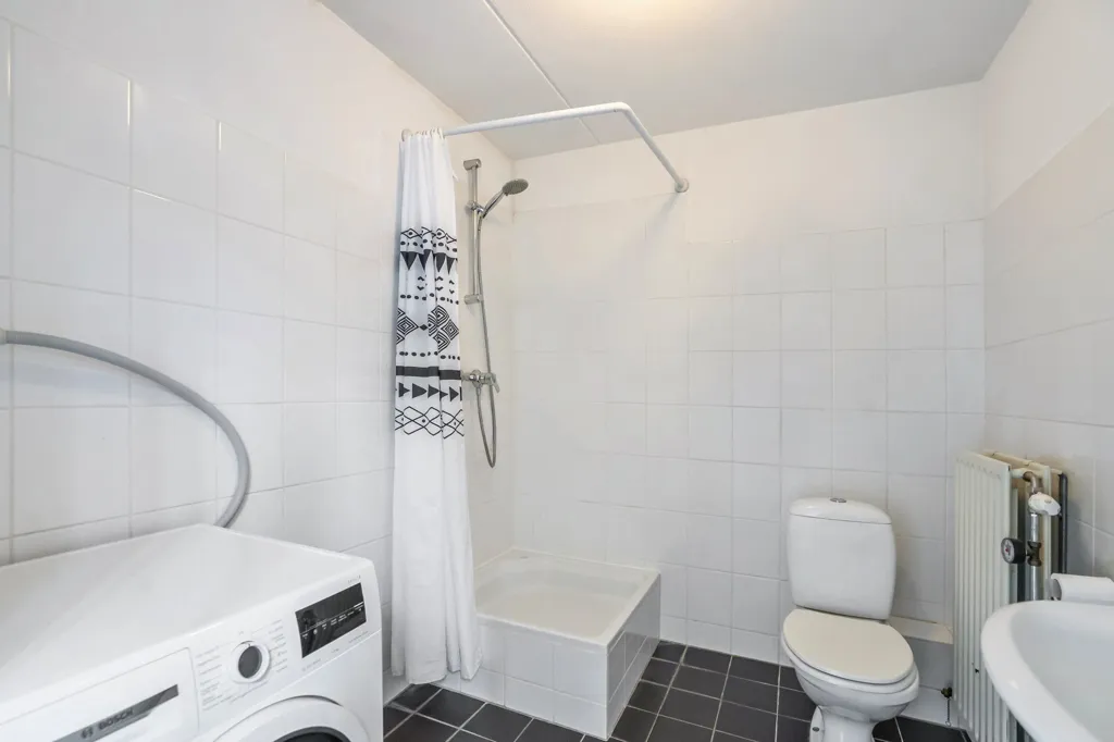 Salles de bain - Waterfront 2-Under-1-Cap Villa in Rokkeveen Zuid
