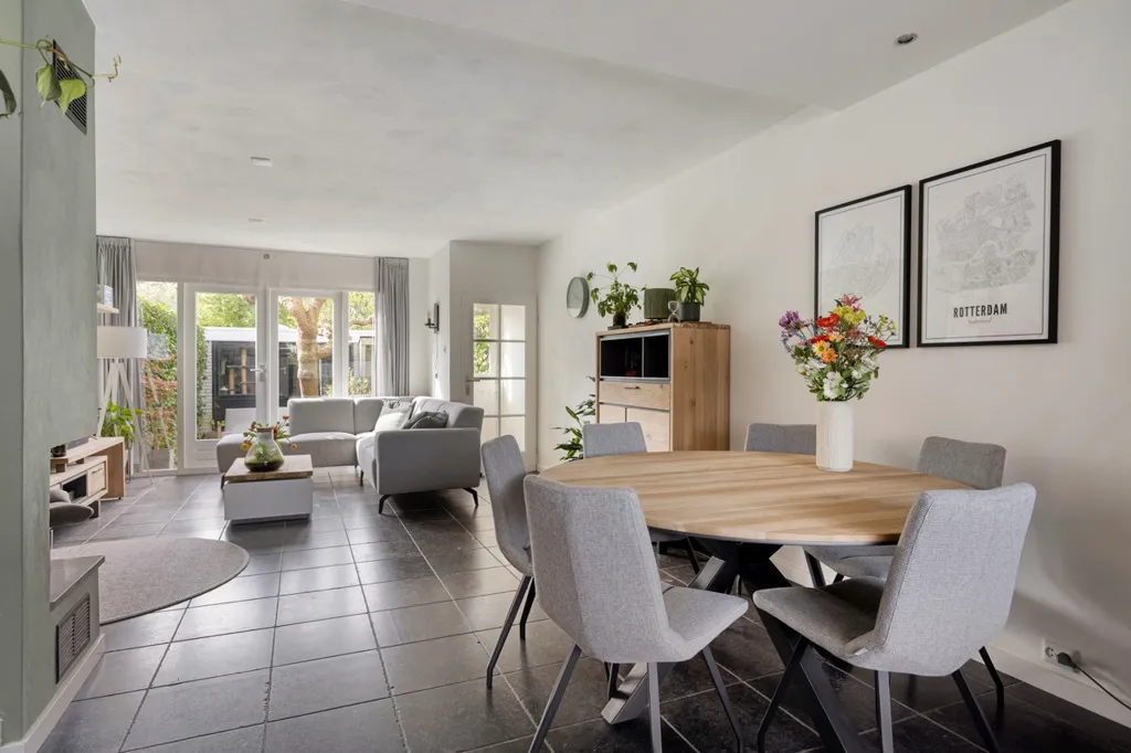 Söögituba - Renovated Townhouse with Garden in Residential Area