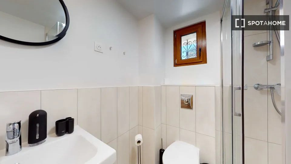 Vannitoad - Room in Shared Accommodation, Bords-de-Marne, Paris