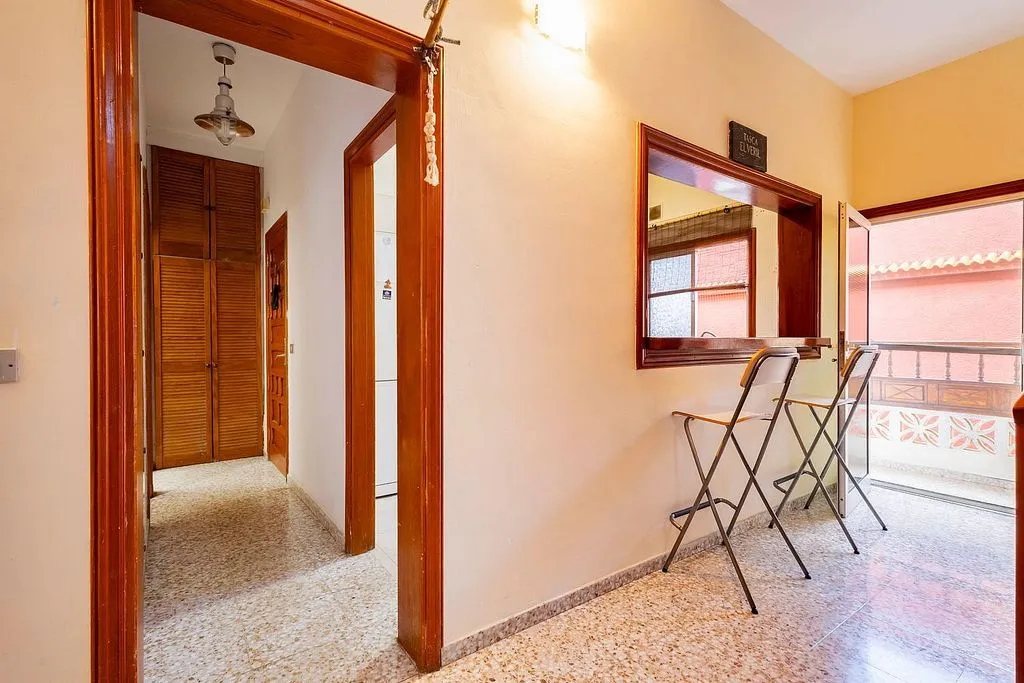 Esik - 3-Bedroom Flat with Balcony in Valleseco