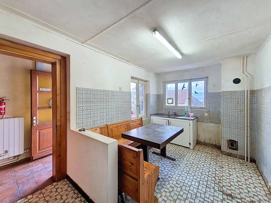 Söögituba - Retro House with Renovation Potential in Chevroux