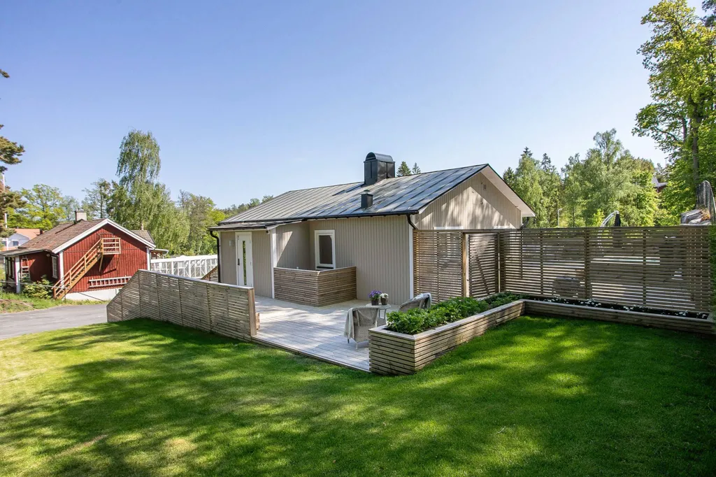 8-toaline maja asukohas Nacka kommun