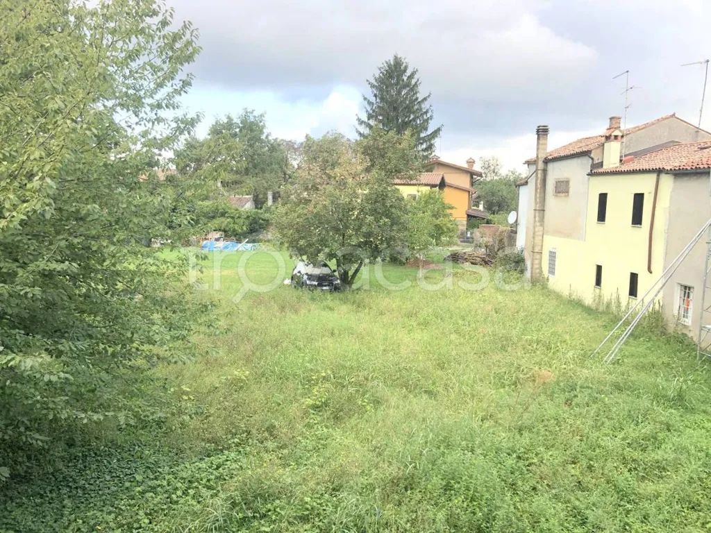 Aed - Villa for Renovation with Garden in Cormons