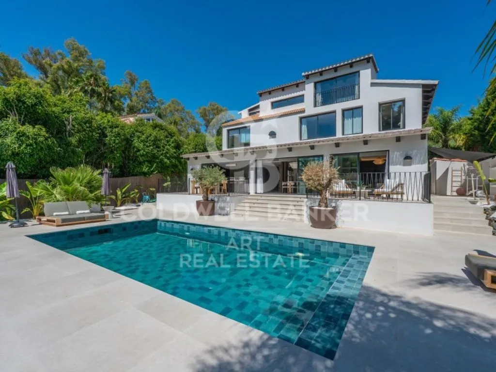 Piscine - Luxury Villa with Pool in Nueva Andalucia