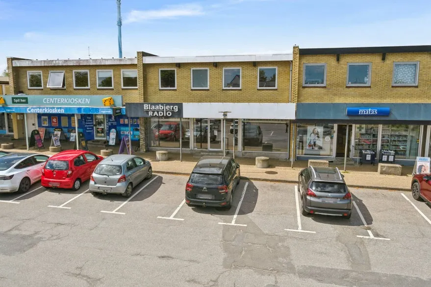 Esterno - Retail Unit with Storage on Hørning Torv