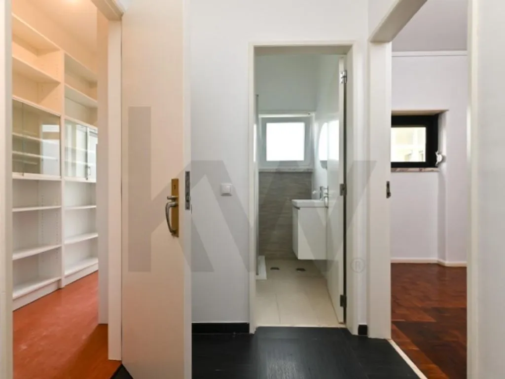 Esik - Luxury Flat with Generous Space in Lisbon