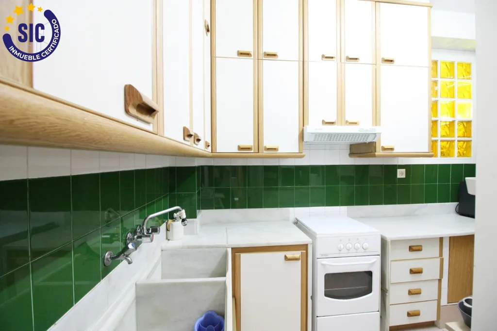 Köök - First Floor Flat with Balcony in Benlliure