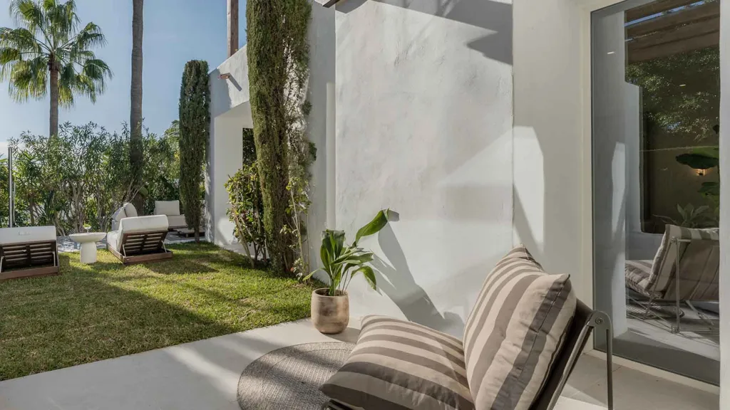 Terrasse - Corner Semi-Detached Villa with Pool in Marbella