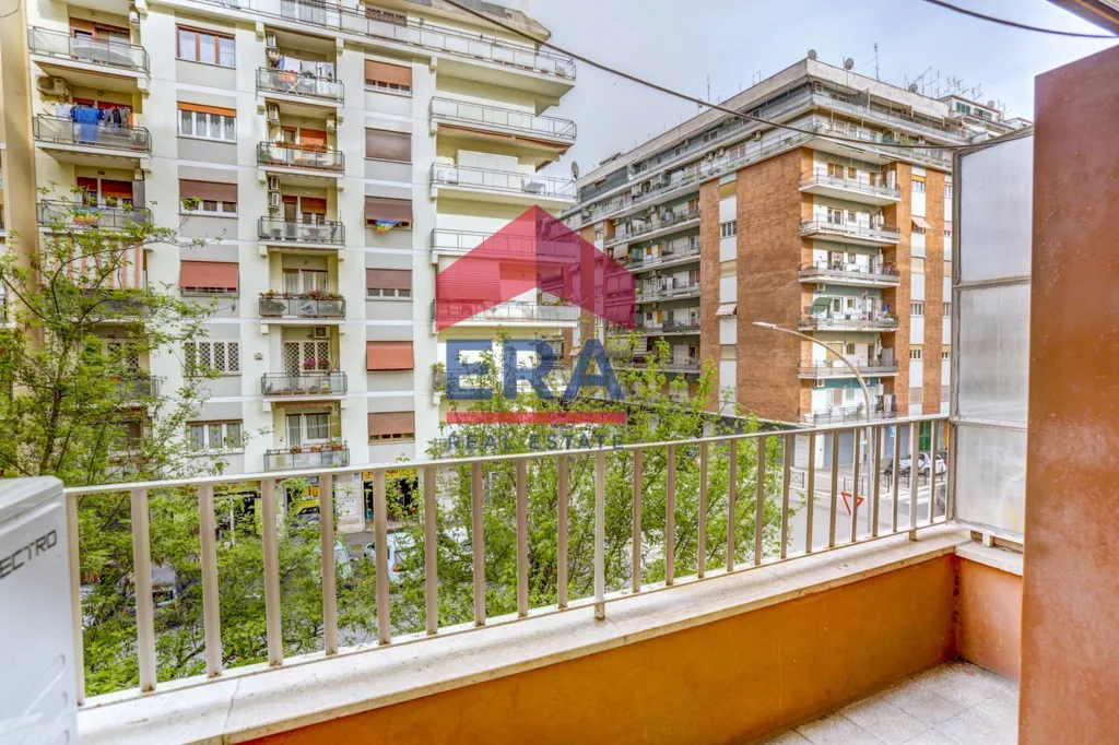 Balcon - Naked Ownership Apartment with Balcony in Rome