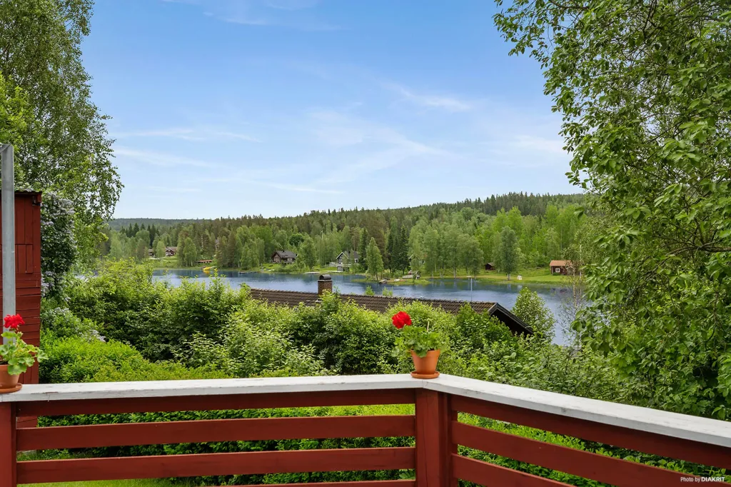 Terrasse - Red Brick Cottage with Lake View in Sågmyra