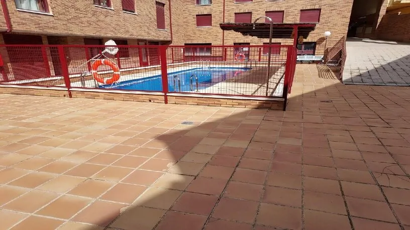 Piscine - Apartment with Garage in Casarrubios del Monte